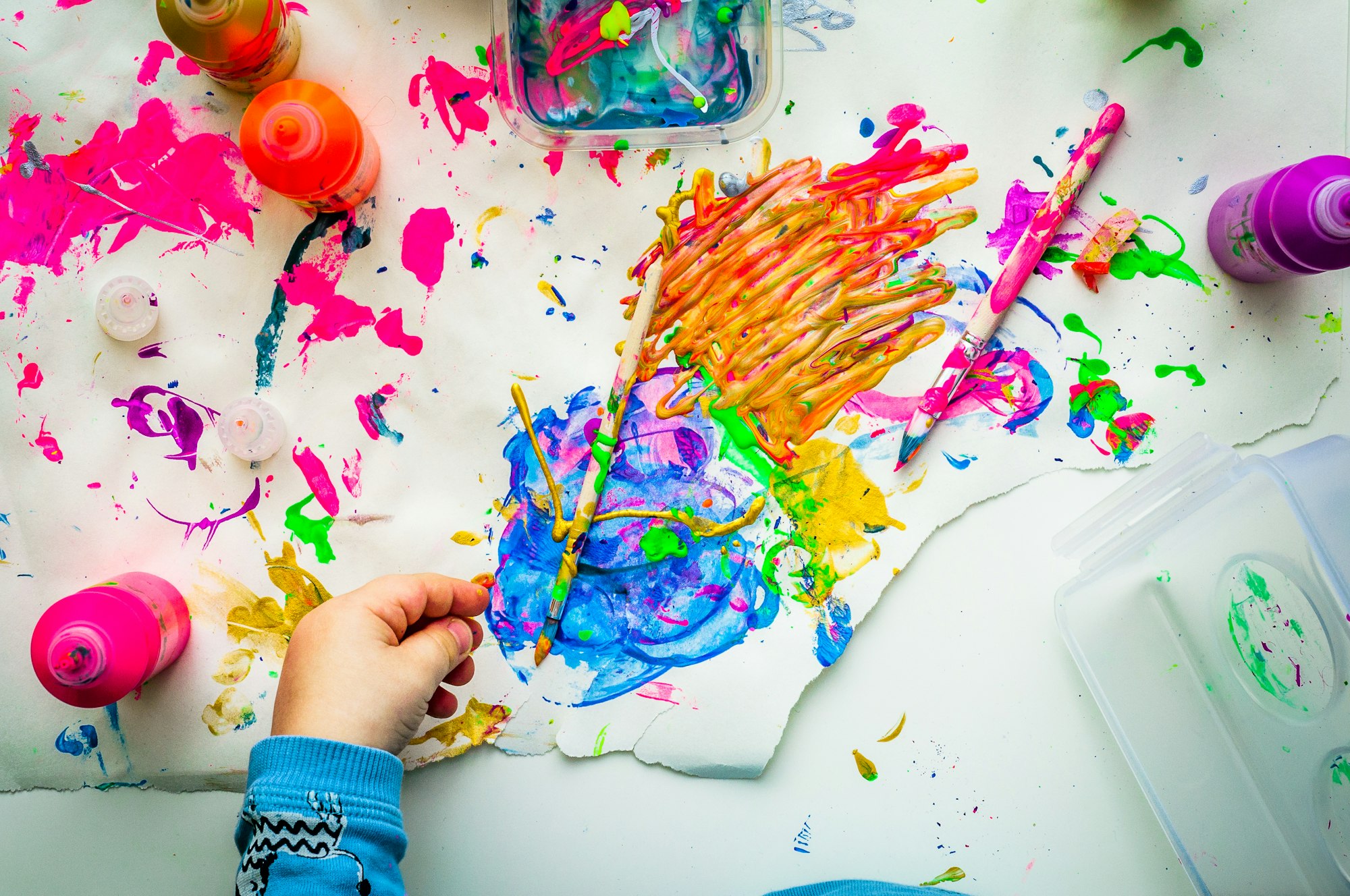 Kids painting at Shu's Art Studio